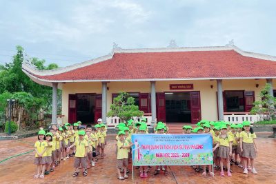 Tham quan di tích lịch sử